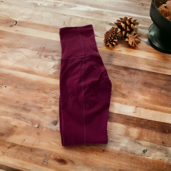 Karma Yoga Leggings - Picture 2 of 4